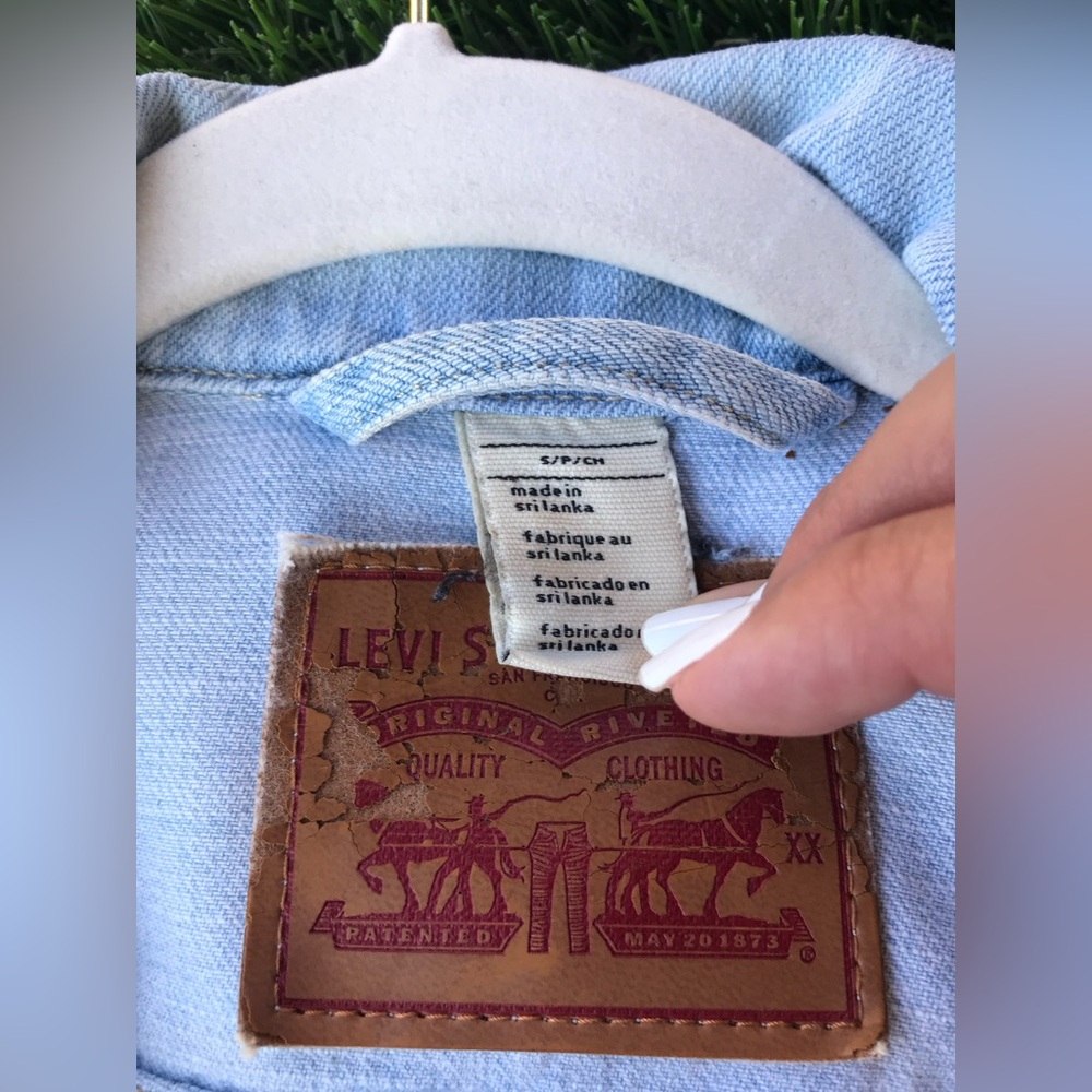 Levi's Classic Light Blue Jean Jacket - Picture 11 of 14